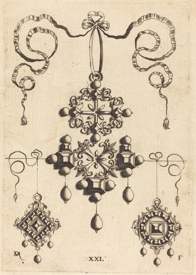 Pendant with Wheel at Centre, Surrounded by Four Table-Stones